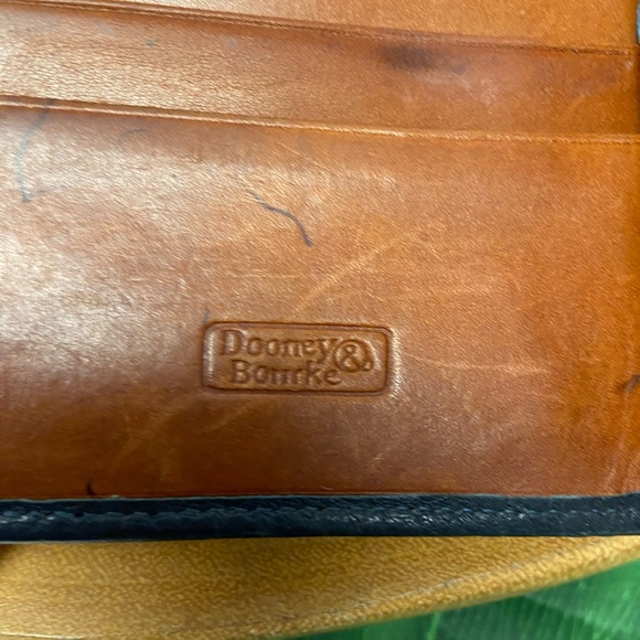 Dooney & Bourke Pebbles Leather Kiss Lock Billfold Wallet - Picture 10 of 11